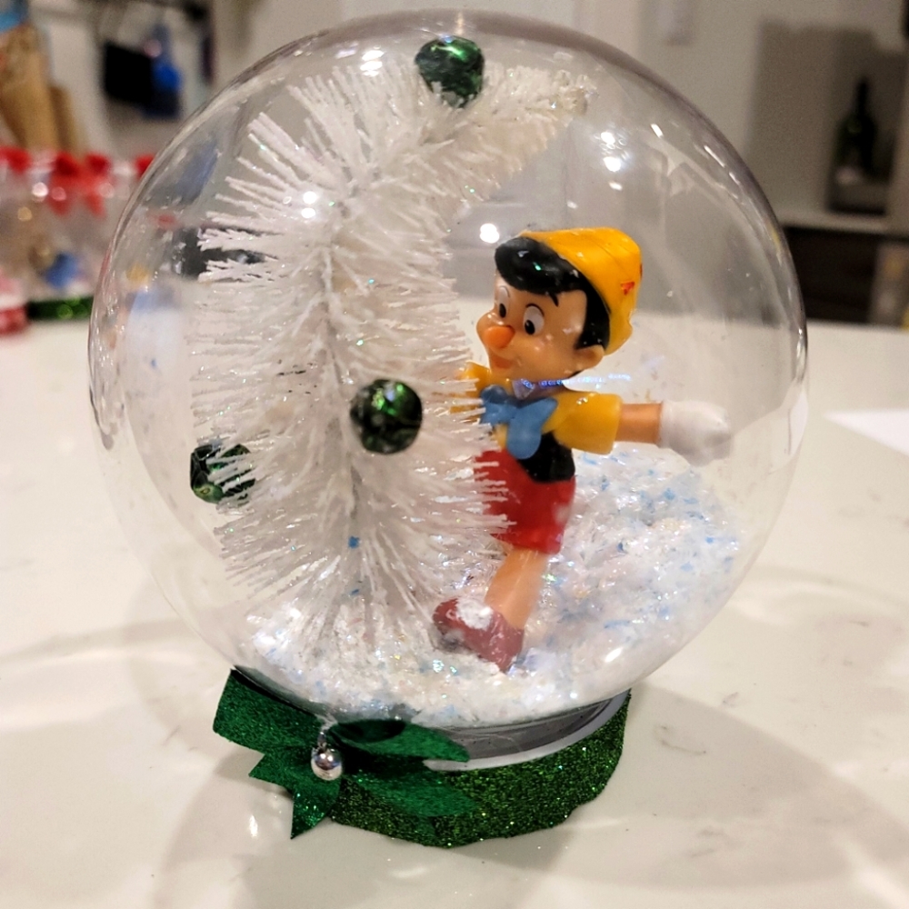 Personalized Disney Pinocchio Beautiful Christmas Ornament. Holyday gift